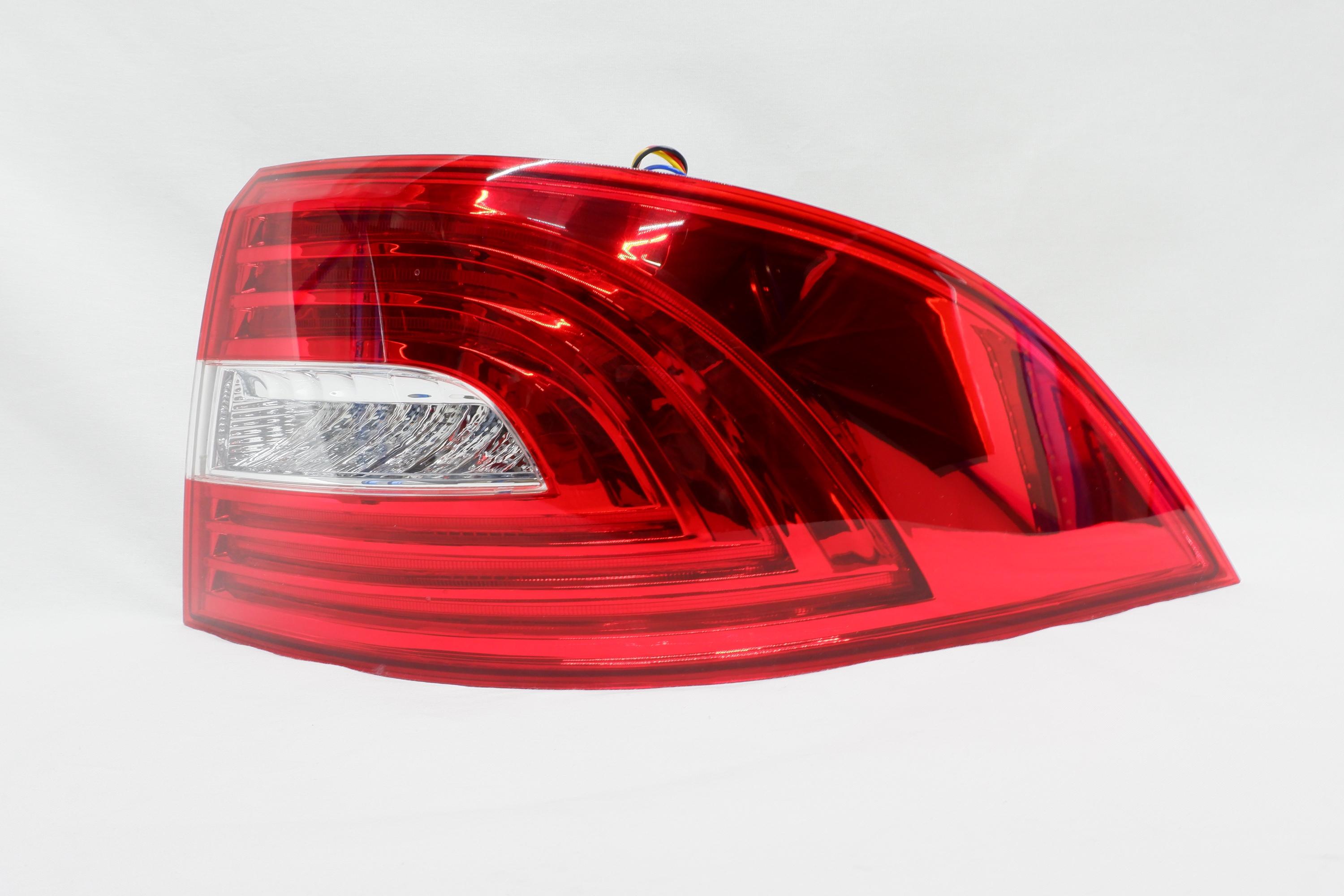 Фонарь правый внешний  Skoda  Superb  2 