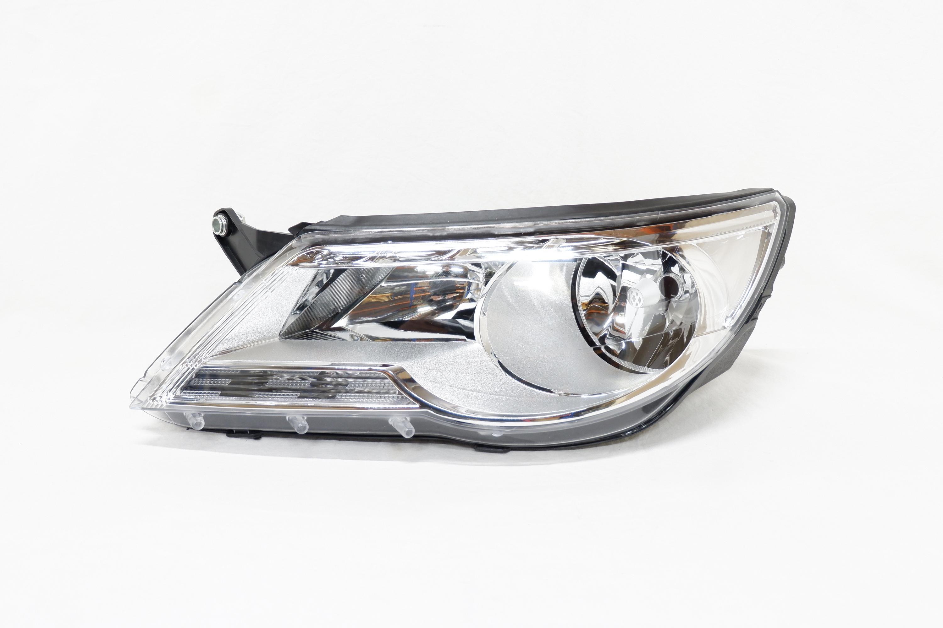 Фара левая  Volkswagen  Tiguan  1 