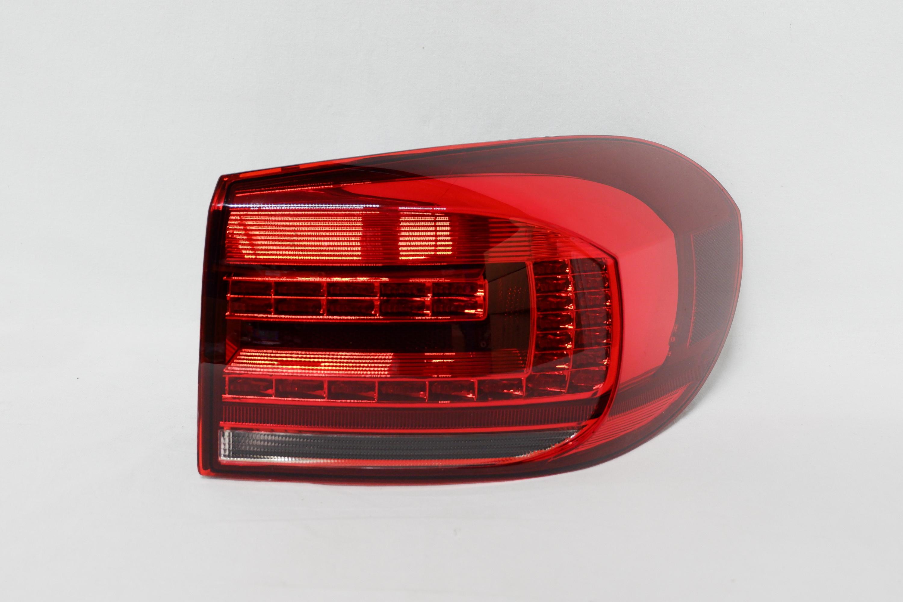 Фонарь правый внешний  Volkswagen  Tiguan  1 