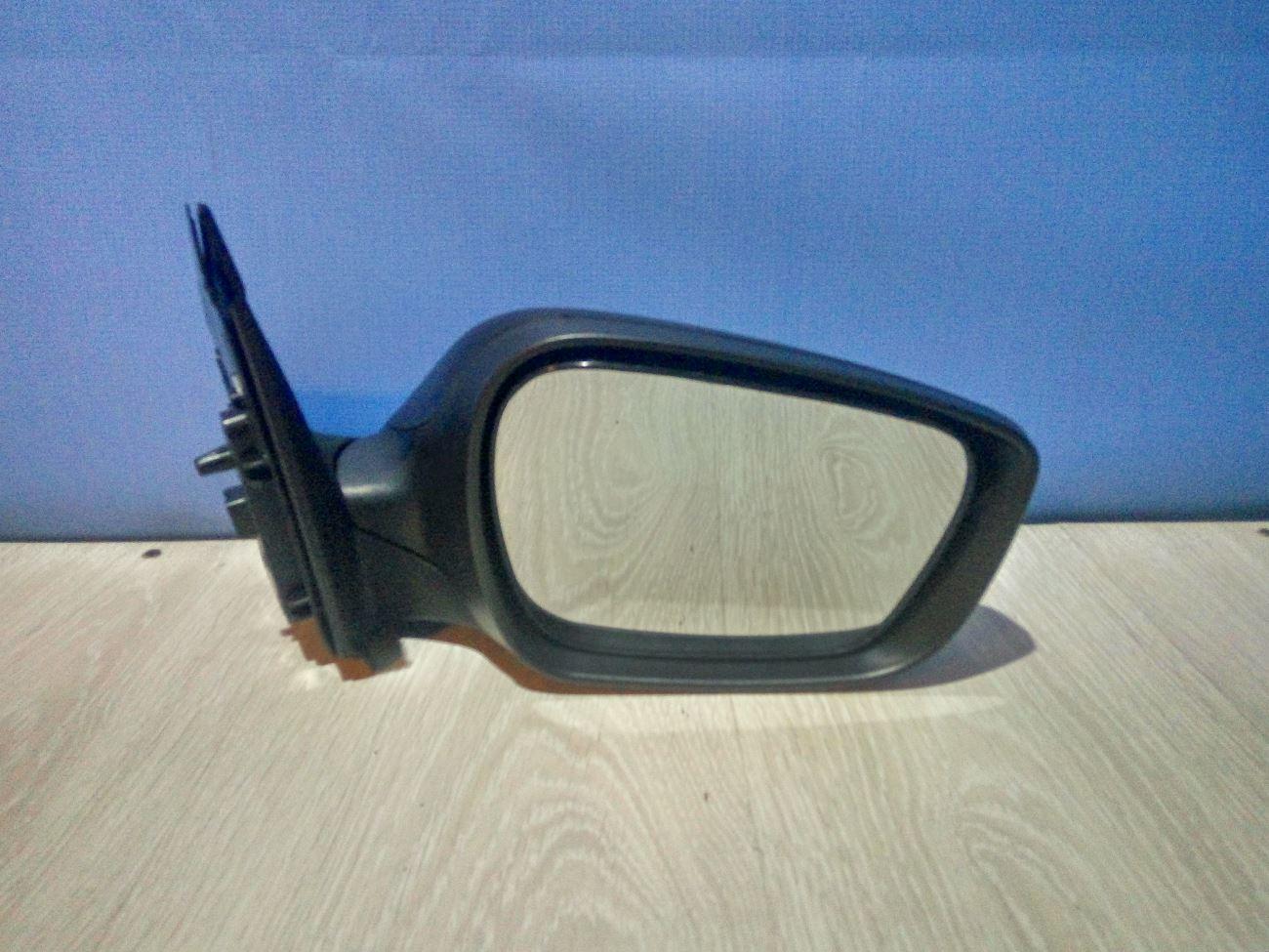 Зеркало правое  Hyundai  Solaris  1 
